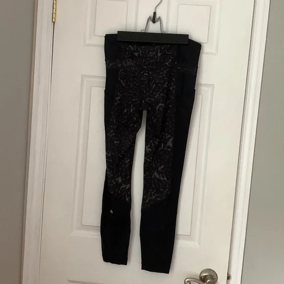 Lululemon capris - Picture 2 of 4